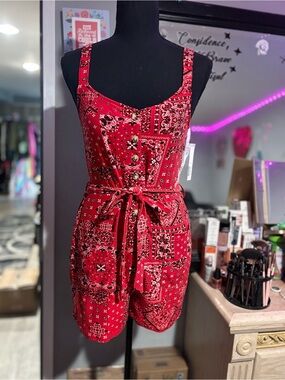 NWT No Boundaries Red Bandana Print Tank buttons tie waist and pockets Romper